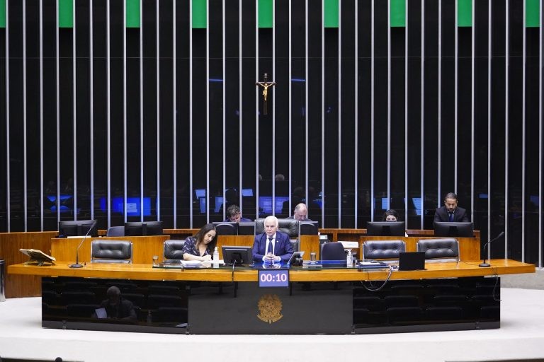 Deputados em sessão do Plenário - (Foto: Pablo Valadares/Câmara do Deputados)