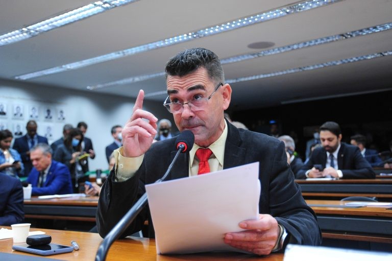 Padre João: Medida é importante para a própria existência desse grupo de produtores - (Foto: Billy Boss/Câmara dos Deputados)