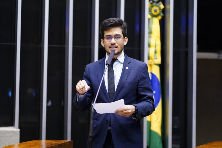 Para Kataguiri, é importante buscar novos modelos de vinculação entre escolas e universidades - (Foto: Pablo Valadares /Câmara dos Deputados)