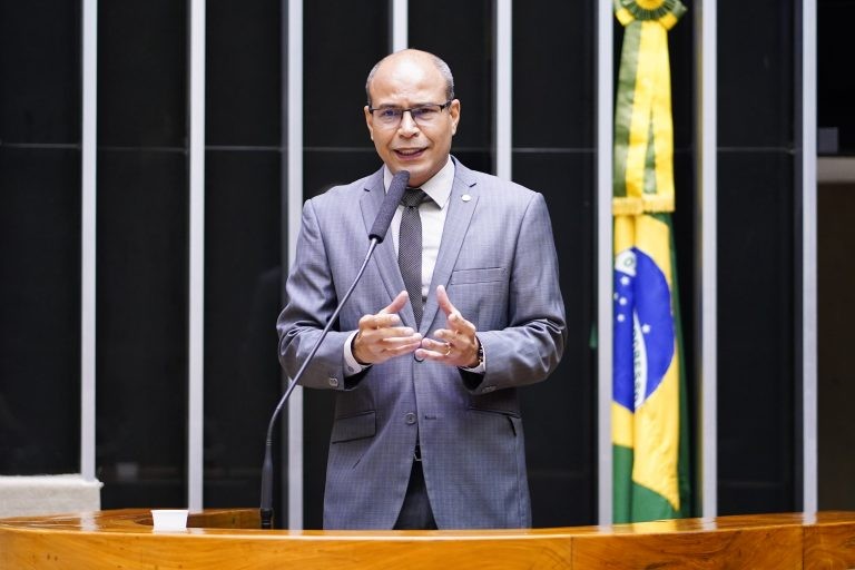 Jones Moura acolheu emendas que ampliam categorias beneficiadas - (Foto: Pablo Valadares/ Câmara do Deputados)