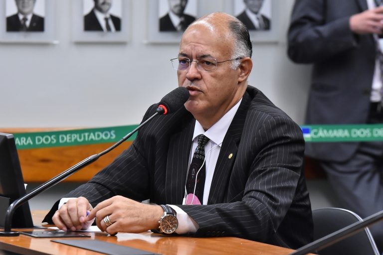 Pastor Eurico estendeu a gratuidade aos policiais legislativos - (Foto: Reila Maria/Câmara dos Deputados)