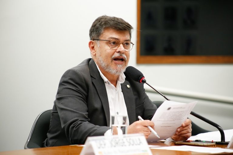 Eduardo Barbosa: projeto substitui termos considerados ultrapassados - (Foto: Elaine Menke/ Câmara dos Deputados)