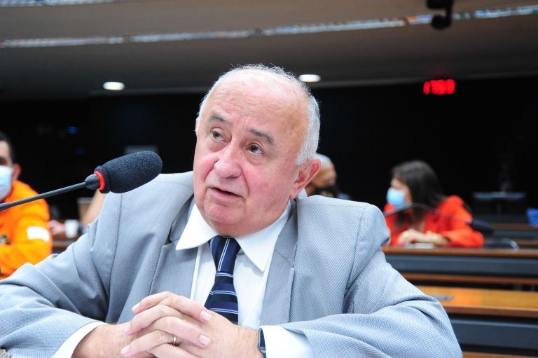 Júlio Cesar: clubes sofreram perdas financeiras na pandemia - (Foto: Billy Boss/Câmara dos Deputados)