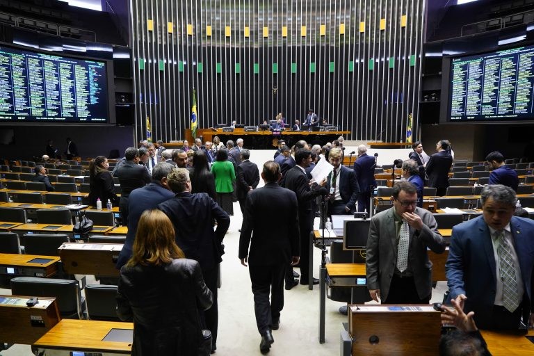 Deputados em sessão do Plenário - (Foto: Pablo Valadares/Câmara dos Deputados)
