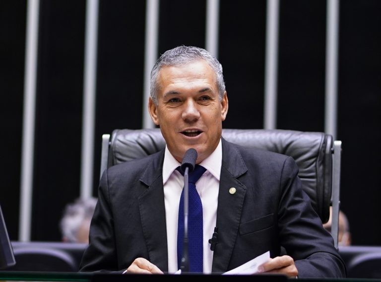 Zé Silva questiona uso do soro de leite nos produtos industrializados - (Foto: Pablo Valadares/Câmara dos Deputados)