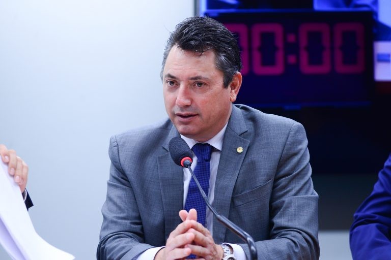 O autor da proposta, deputado Sergio Souza - (Foto: Billy Boss/Câmara dos Deputados)