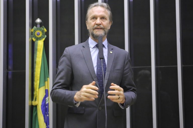 Pedro Uczai: regulamentação protege as pessoas de serviços oferecidos por profissionais incapacitados - (Foto: Paulo Sérgio/Câmara dos Deputados)