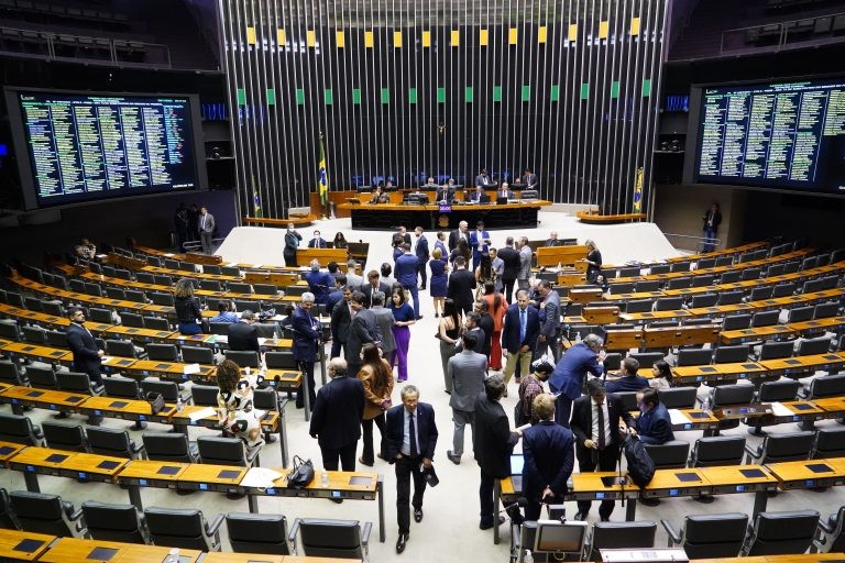 Deputados em sessão em Plenário - (Foto: Pablo Valadares/Câmara dos Deputados)