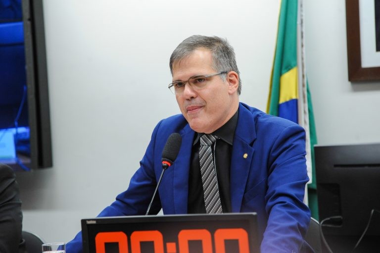 Delegado Antônio Furtado: consumidor é a parte mais vulnerável nos contratos - (Foto: Billy Boss/Câmara dos Deputados)
