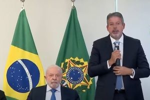 Lira discursa durante entrega simbólica do decreto de intervenção no DF a Lula - 11/01/23 - (Foto: Reprodução/YouTube)
