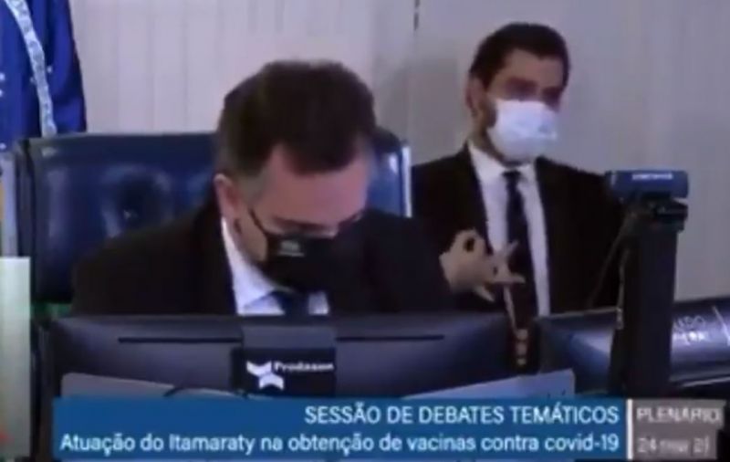 Filipe Martins (ao fundo) durante sessão do Senado - (Foto: Reprodução)