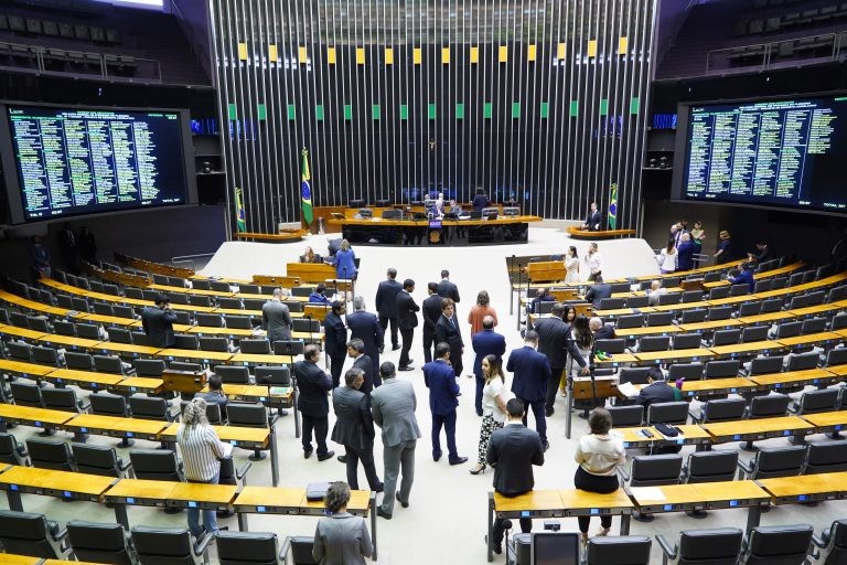 Deputados em sessão do Plenário - (Foto: Pablo Valadares/Câmara dos Deputados)