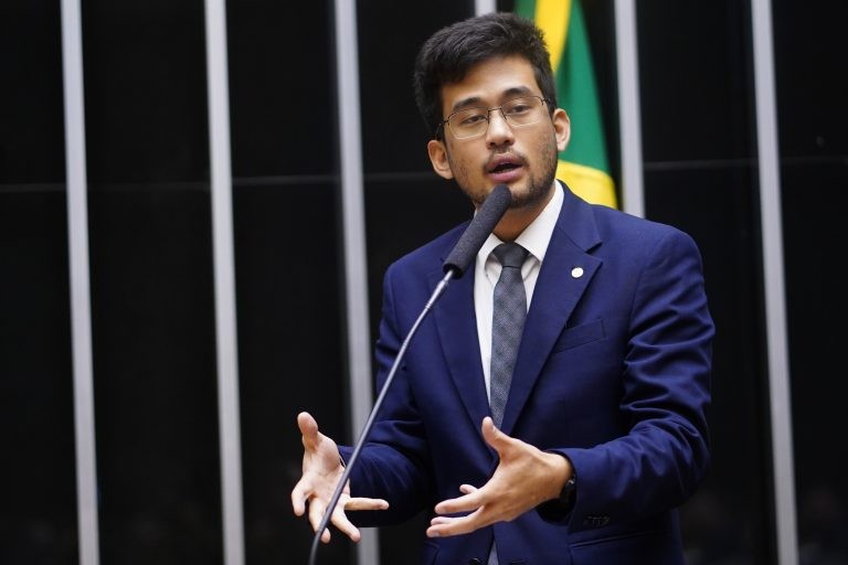 Para Kataguiri, governo age de forma ideológica - (Foto: Pablo Valadares/Câmara dos Deputados)