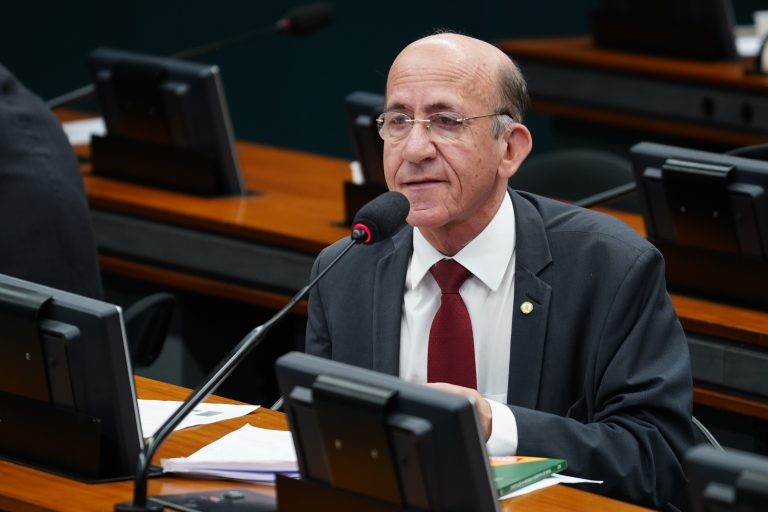 Otoni: artistas reclamam que estabelecimentos retêm valores pagos pelo público - (Foto: Pablo Valadares/Câmara dos Deputados)