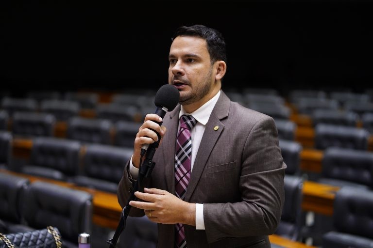 Alberto Neto: Brasil está engajado na busca pela sustentabilidade energética - (Foto: Pablo Valadares/Câmara dos Deputados)