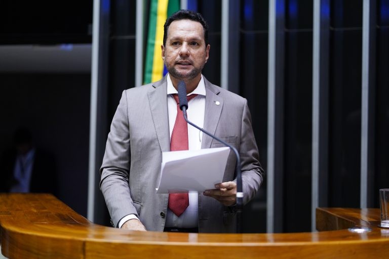 O autor da proposta, deputado Josenildo - (Foto: Pablo Valadares/Câmara dos Deputados)