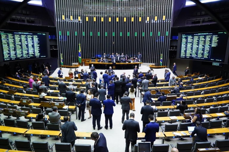 Deputados analisam propostas em Plenário - (Foto: Bruno Spada/Câmara dos Deputados)