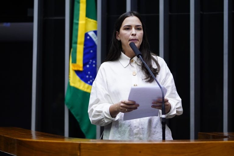 A autora da proposta, deputada Maria Arraes - (Foto: Pablo Valadares/Câmara dos Deputados)