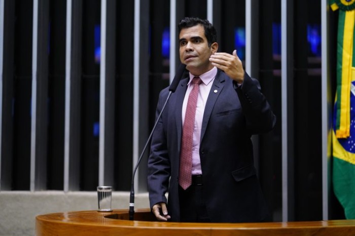 O autor da proposta, deputado Ricardo Ayres - (Foto: Pablo Valadares/Câmara dos Deputados)
