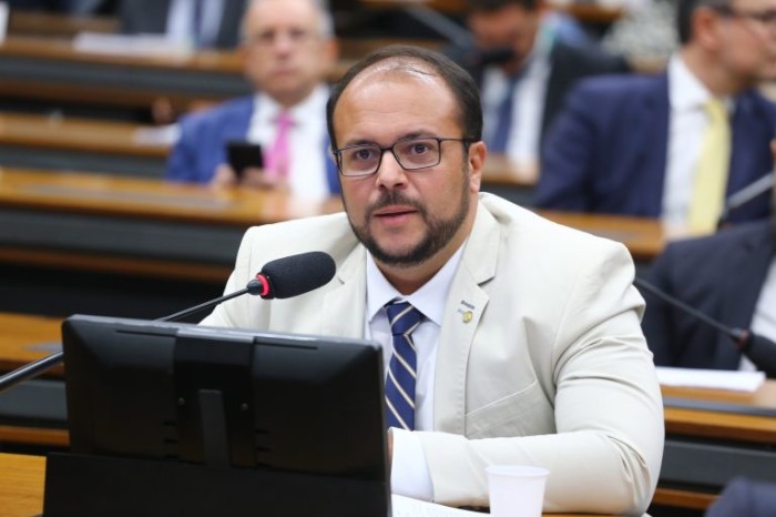 Thiago de Joaldo também defende a revisão da tabela de procedimentos do SUS - (Foto: Vinicius Loures/Câmara dos Deputados)