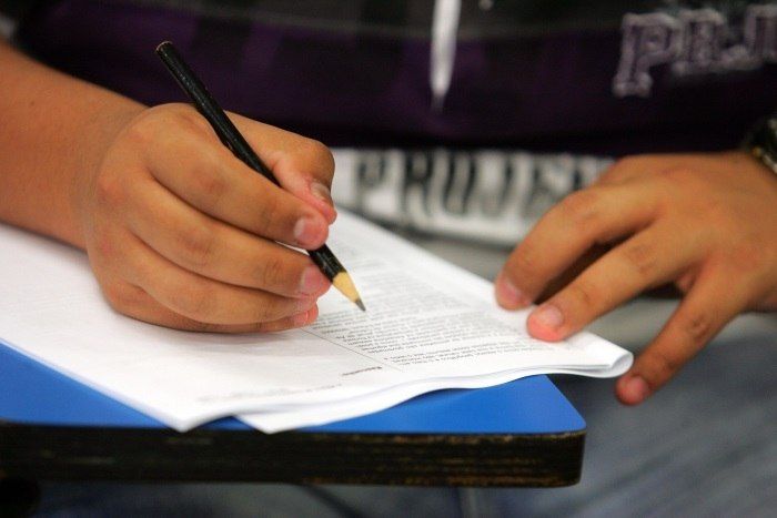 Estudantes fazem nesta segunda-feira (22) o segundo dia de provas na 2ª fase da Fuvest - (Foto: SÉRGIO NEVES/ESTADÃO CONTEÚDO)