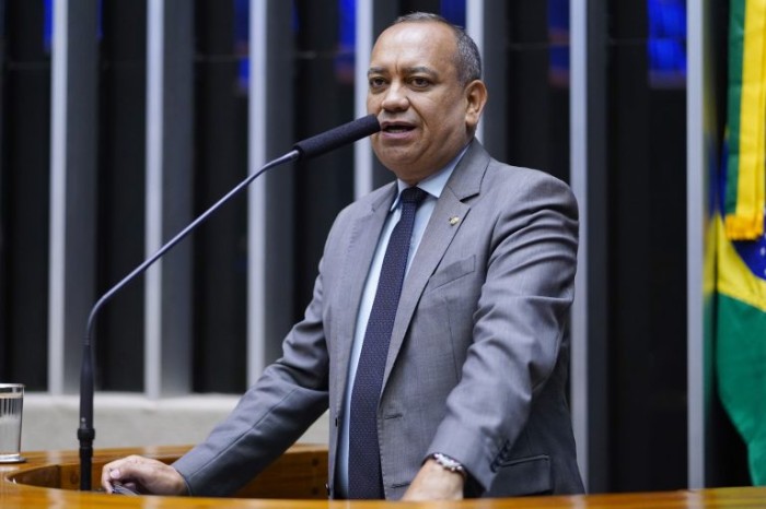 O autor da proposta, deputado Max Lemos - (Foto: Pablo Valadares / Câmara dos Deputados)