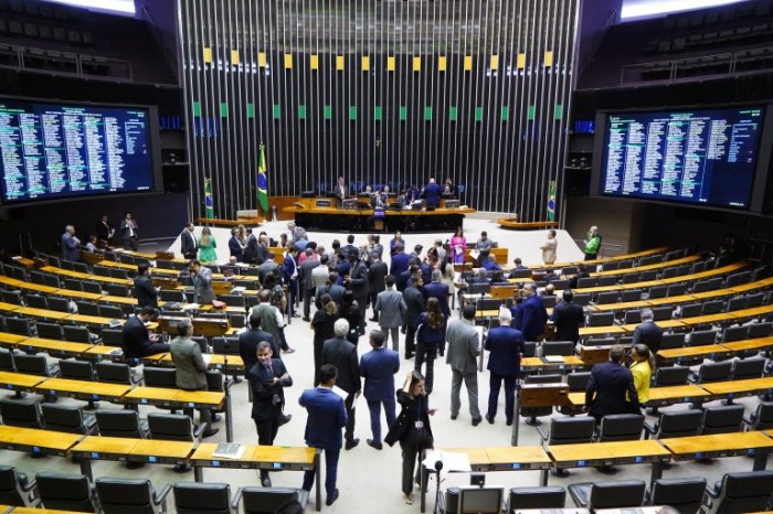 Ataques a escolas dominou fase de debates da sessão do plenário da Câmara - (Foto: Zeca Ribeiro / Câmara dos Deputados)