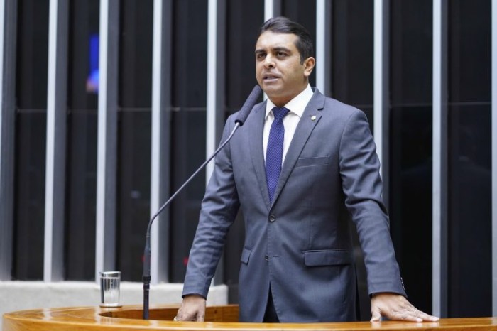 Deputado Fernando Rodolfo, relator do projeto de lei - (Foto: Pablo Valadares/Câmara dos Deputados)