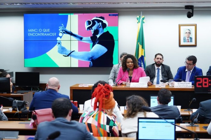 Margareth Menezes destacou a importância da cultura para a economia - (Foto: Pablo Valadares / Câmara dos Deputados)