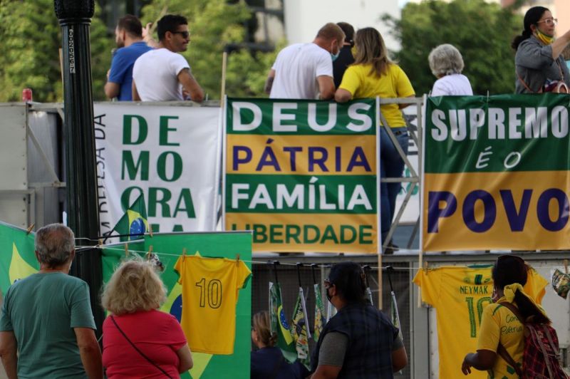 Em SP: manifestantes se reuniram em carreata, em uma marcha intitulada 