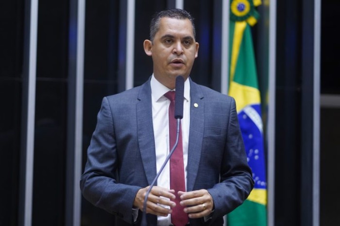 Deputado Gilson Daniel, autor da proposta - (Foto: Pablo Valadares / Câmara dos Deputados)