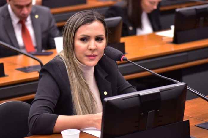 Andreia Siqueira solicitou a realização da audiência pública - (Foto: Zeca Ribeiro/Câmara dos Deputados)