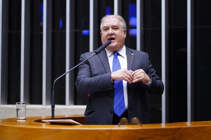O relator Augusto Coutinho recomendou a aprovação da proposta - (Foto: Pablo Valadares/ Câmara dos Deputados)