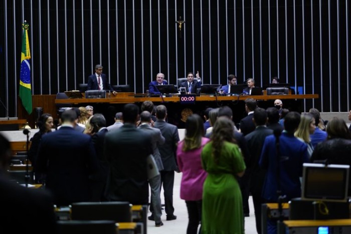 Deputados na sessão do Plenário desta terça-feira - (Foto: Pablo Valadares/Câmara dos Deputados)