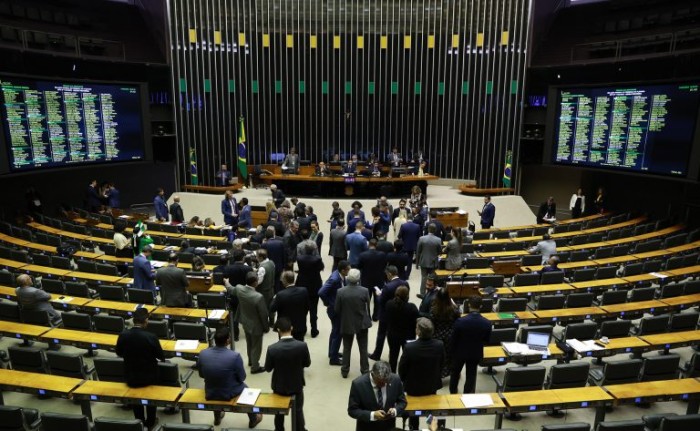 Deputados analisam propostas em Plenário - (Foto: MyKe Sena/Câmara dos Deputados)