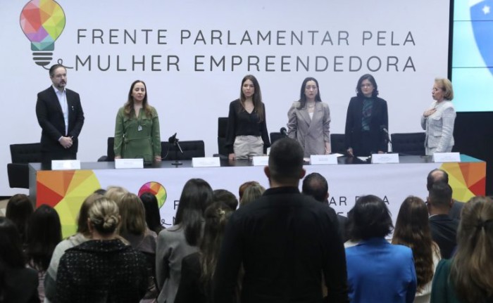 Frente pela Mulher Empreendedora reúne mais de 200 parlamentares - (Foto: Bruno Spada/Câmara dos Deputados)