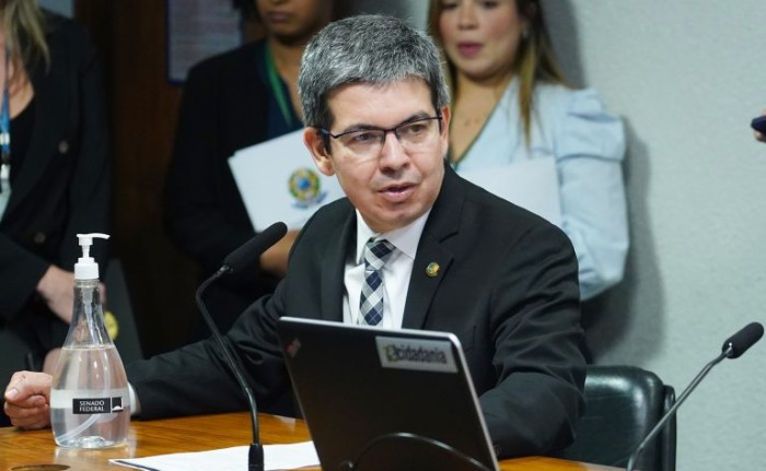 Randolfe Rodrigues, líder do governo no Congresso - (Foto: Pablo Valadares/Câmara dos Deputados)