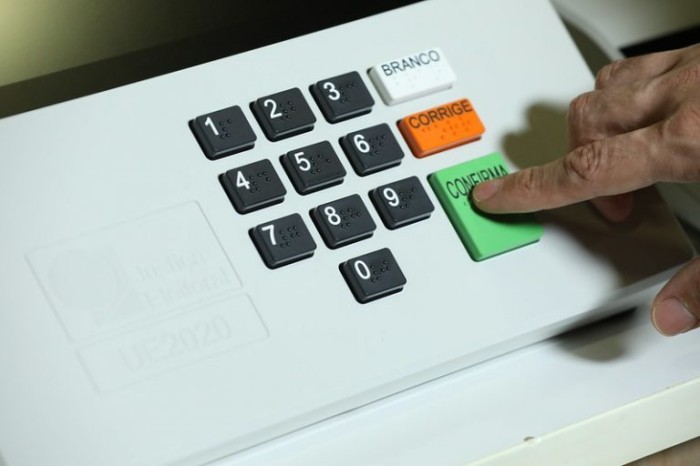 Proposta é polêmica e dividiu opiniões durante votação na CCJ - (Foto: Divulgação/TSE)