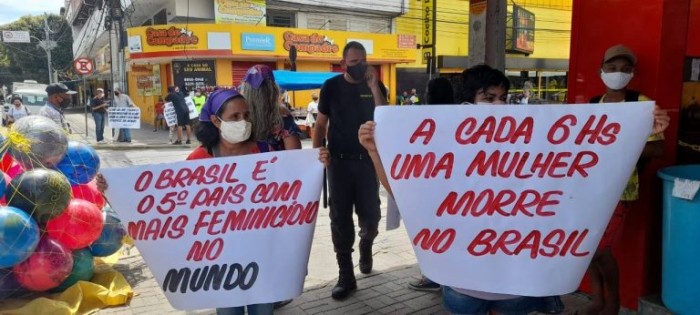 Mulheres em protesto organizado junto com a Frente Brasil Popular - (Foto: MST)