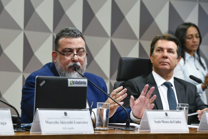 Saulo da Cunha (E) e o presidente da comissão, Arthur Oliveira Maia - (Foto: Roque de Sá/Agência Senado)