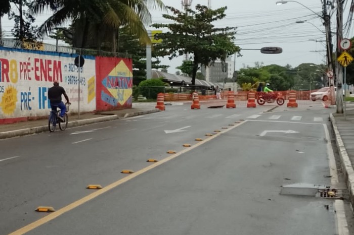 Trecho da Rua Delegado Clayton Leão Chaves está bloqueado para obras