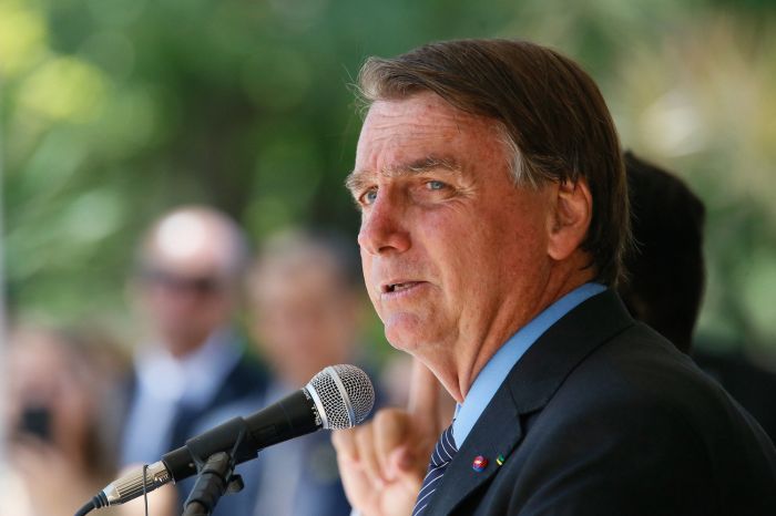 Bolsonaro afirmou que não interferiu na Petrobras, uma vez que não pediu que empresa baixasse preço dos combustíveis - (Foto: Isac Nóbrega/PR - 20.02.2021)