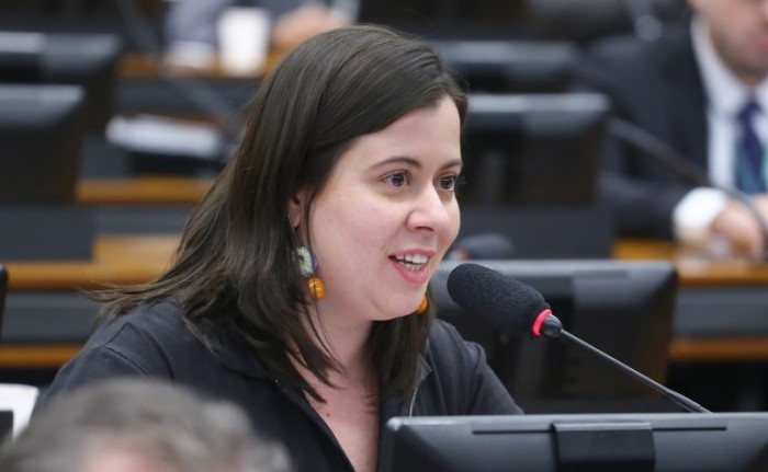 Sâmia Bomfim, relatora da proposta na CCJ - (Foto: Vinicius Loures / Câmara dos Deputados)