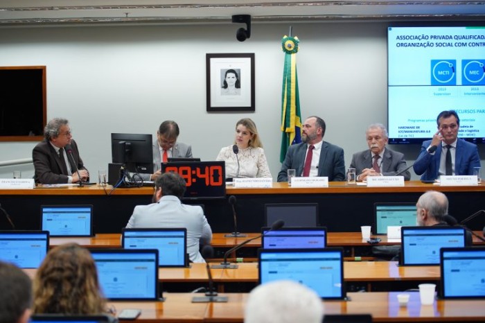 Comissão de Ciência, Tecnologia e Inovação deve promover novo debate sobre o assunto - (Foto: Will Shutter / Câmara dos Deputados)