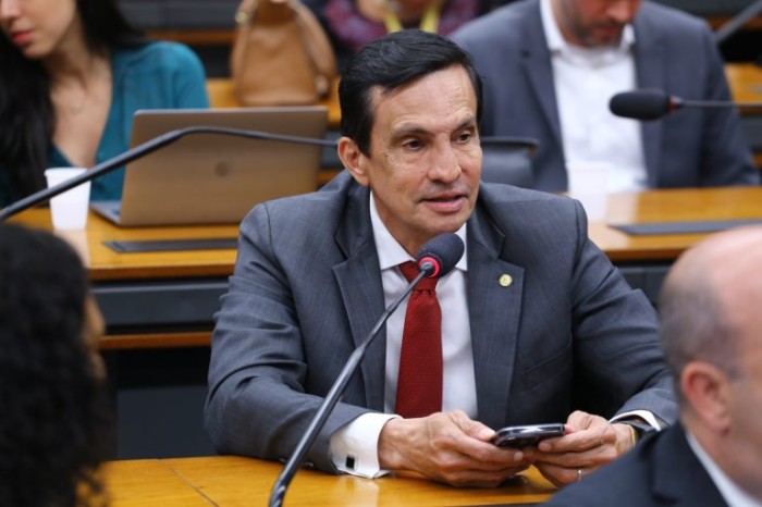 Sidney Leite apresentou parecer pela adequação financeira da proposta - (Foto: Vinicius Loures/Câmara dos Deputados)