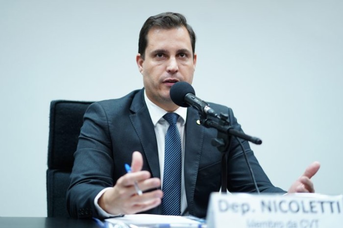Nicoletti incluiu no texto a previsão de compartilhamento de dados em tempo real - (Foto: Pablo Valadares/Câmara dos Deputados)
