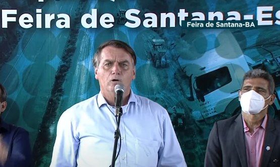 Bolsonaro, em evento em Feira de Santana (BA) - (Foto: Youtube/Reprodução 26.04.2021)
