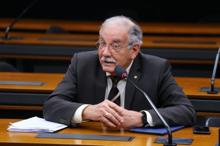 Dr. Luiz Ovando: medida trará mais segurança aos pacientes - (Foto: Vinicius Loures/Câmara dos Deputados)