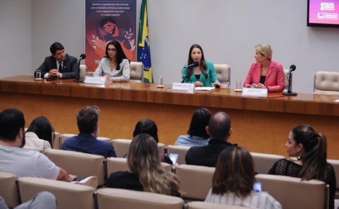 Debatedores buscam proposta que seja viável para o País - (Foto: Renato Araujo/Câmara dos Deputados)