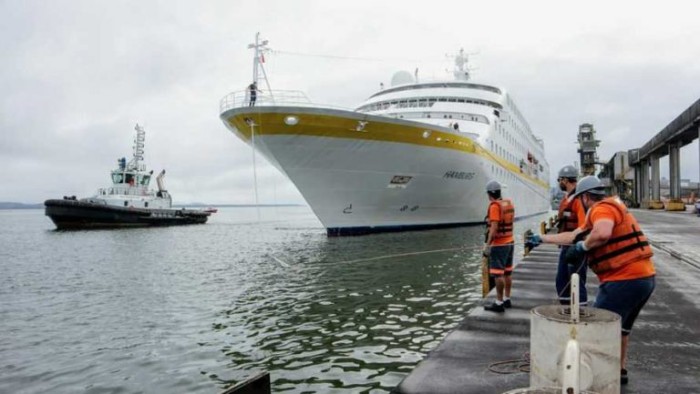 Práticos auxiliam navios a navegar e atracar nos portos - (Foto: Cláudio Neves/Portos do Paraná)